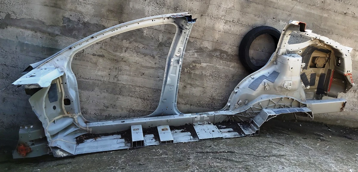 3 Кузов збоку права A/B/C Tesla model X 1073193-S0-B