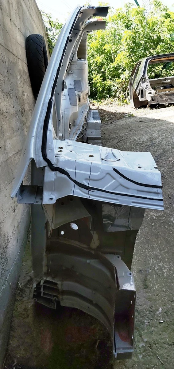 3 Кузов збоку права A/B/C Tesla model X 1073193-S0-B