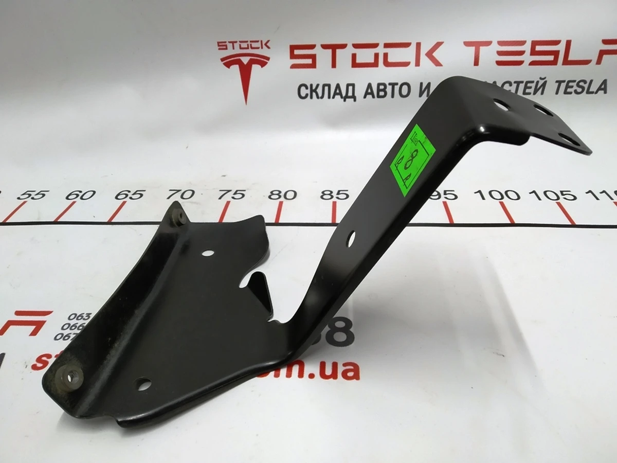 22 Кронштейн защиты днища задний правый Tesla model X 1073232-00-B