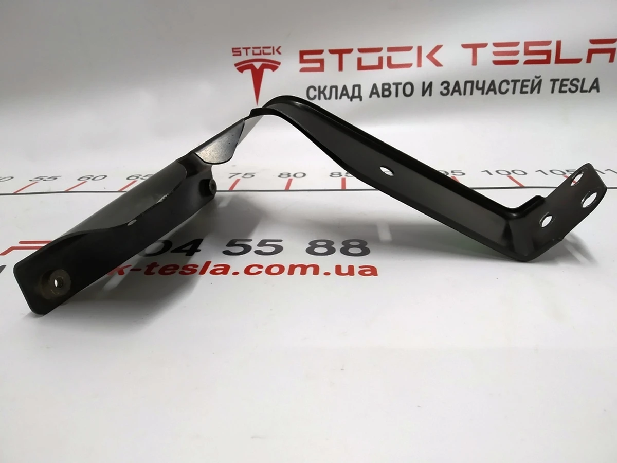 22 Кронштейн защиты днища задний правый Tesla model X 1073232-00-B