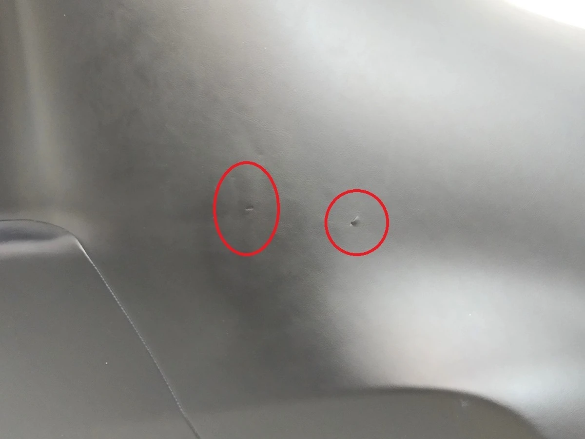 1 Облицювання стійки С ліва (вживана) Tesla model X 1073289-00-E