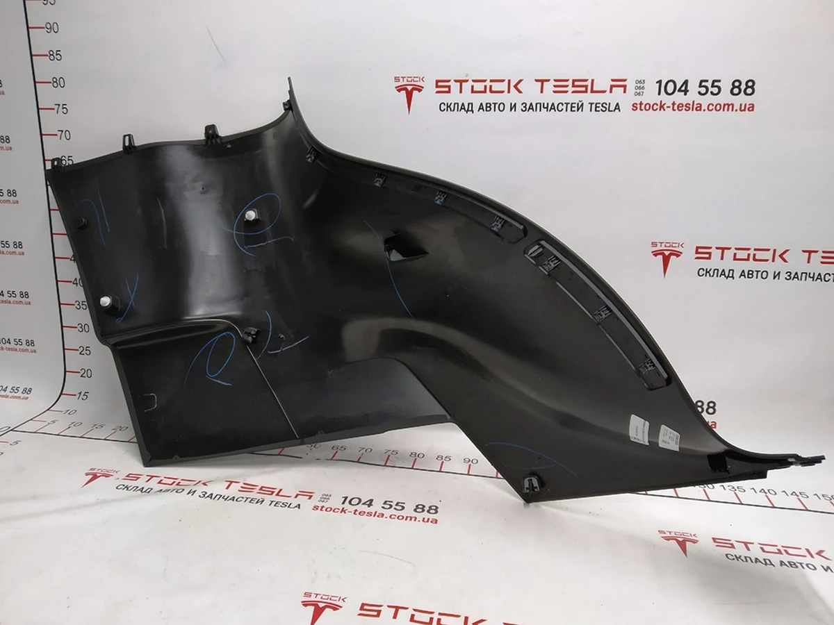 1 Облицювання стійки С права Tesla Model X 1073290-00-E