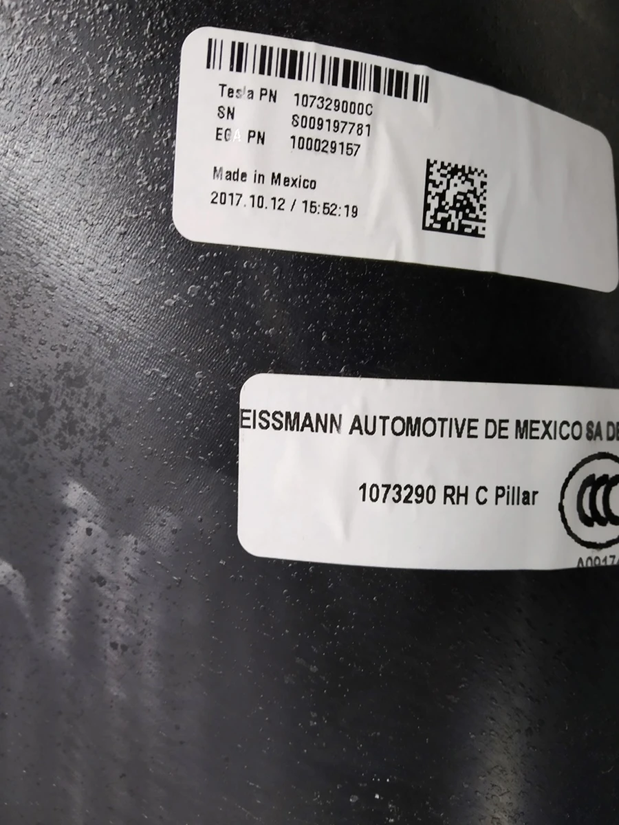 1 Облицювання стійки С права Tesla Model X 1073290-00-E