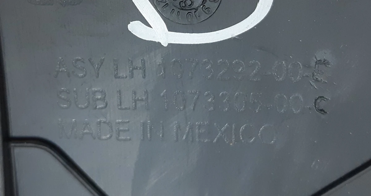 7 Панель багажного відділення ліва пластик Tesla model X 1073292-00-E