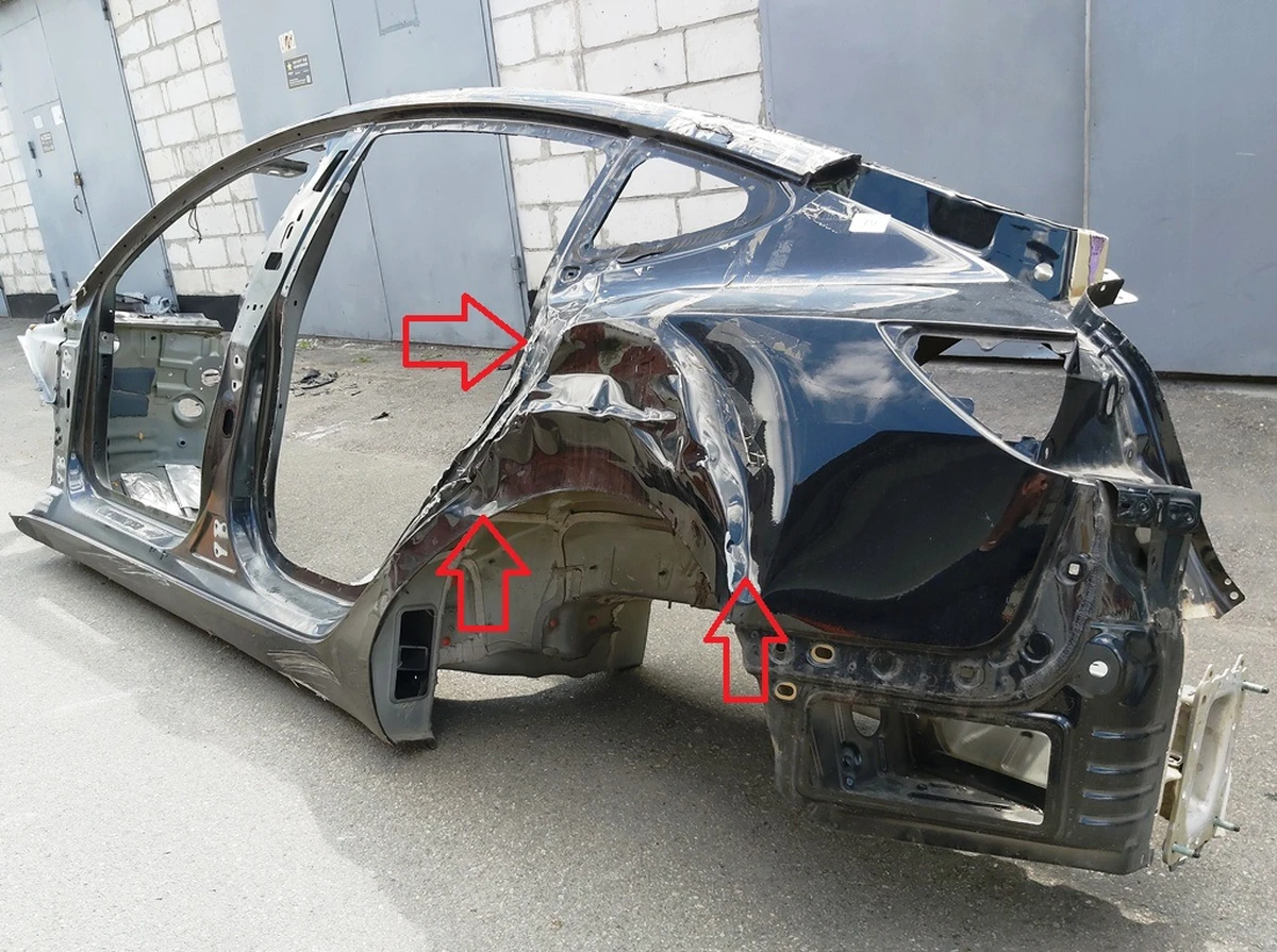 1 Кузов бічна частина ліва стійок A/B/C у зборі PBSB з пошкодженнями Tesla model 3 1073673-S0-B