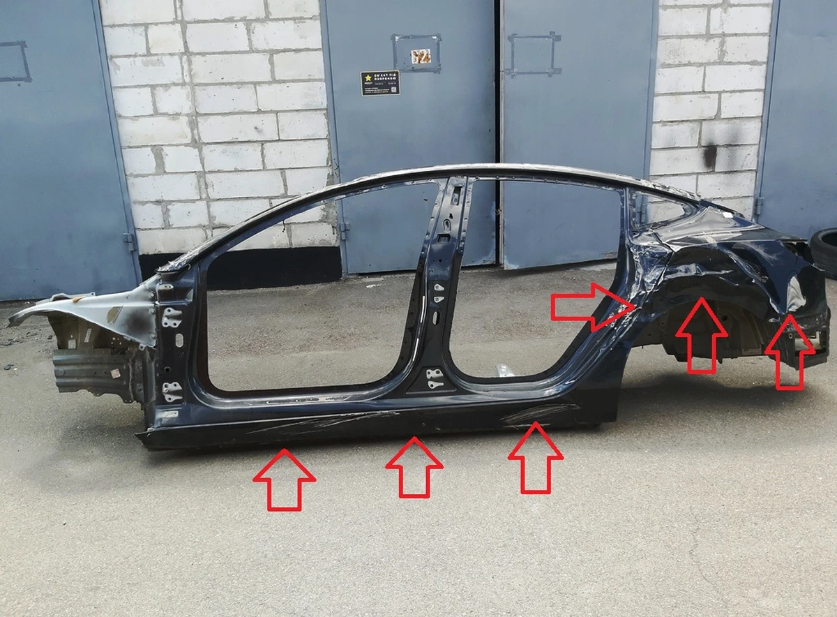 1 Кузов бічна частина ліва стійок A/B/C у зборі PBSB з пошкодженнями Tesla model 3 1073673-S0-B