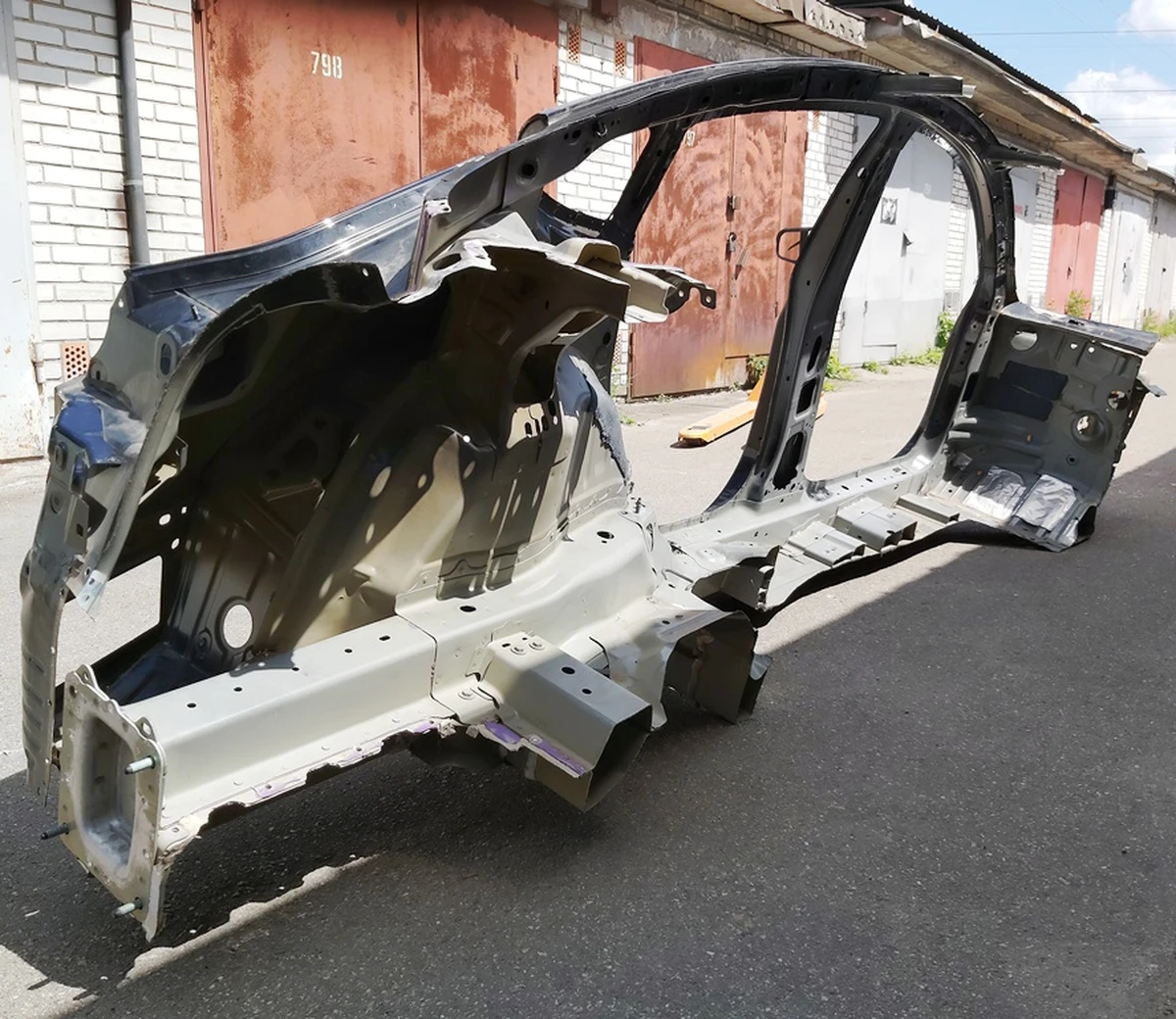 1 Кузов бічна частина ліва стійок A/B/C у зборі PBSB з пошкодженнями Tesla model 3 1073673-S0-B