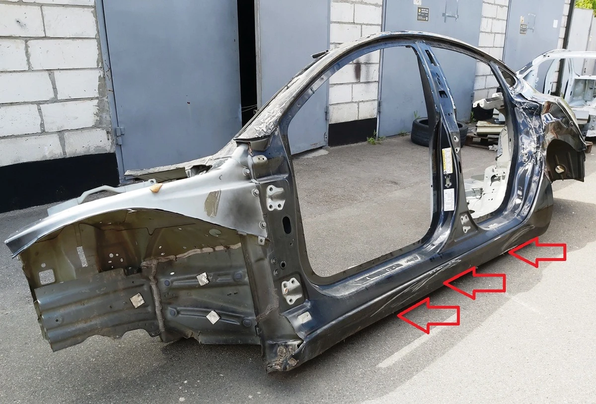 1 Кузов бічна частина ліва стійок A/B/C у зборі PBSB з пошкодженнями Tesla model 3 1073673-S0-B