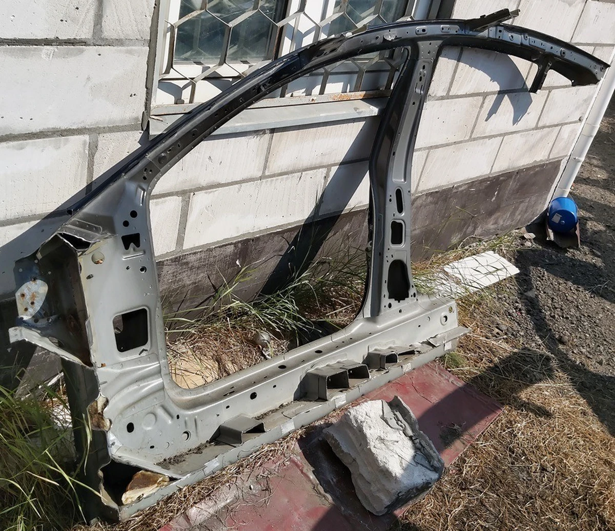 2 Кузовна панель стійок А/В права PBSB з пошкодженням Tesla model 3 1073674-S0-A