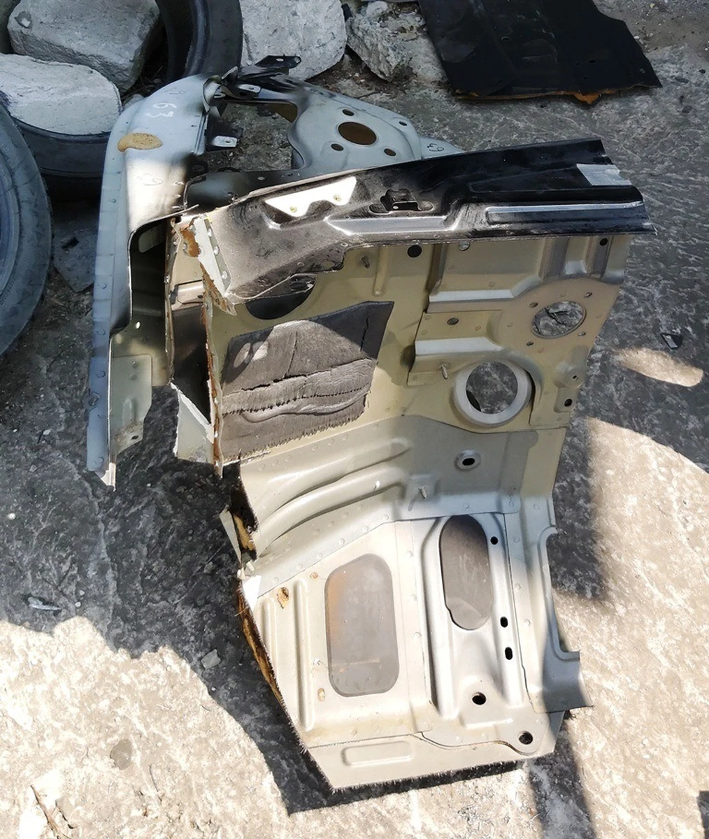 2 Чверть передня ліва нижня частина лонжерон, стакан, поличка крила PBSB Tesla model 3 1073679-S0-A