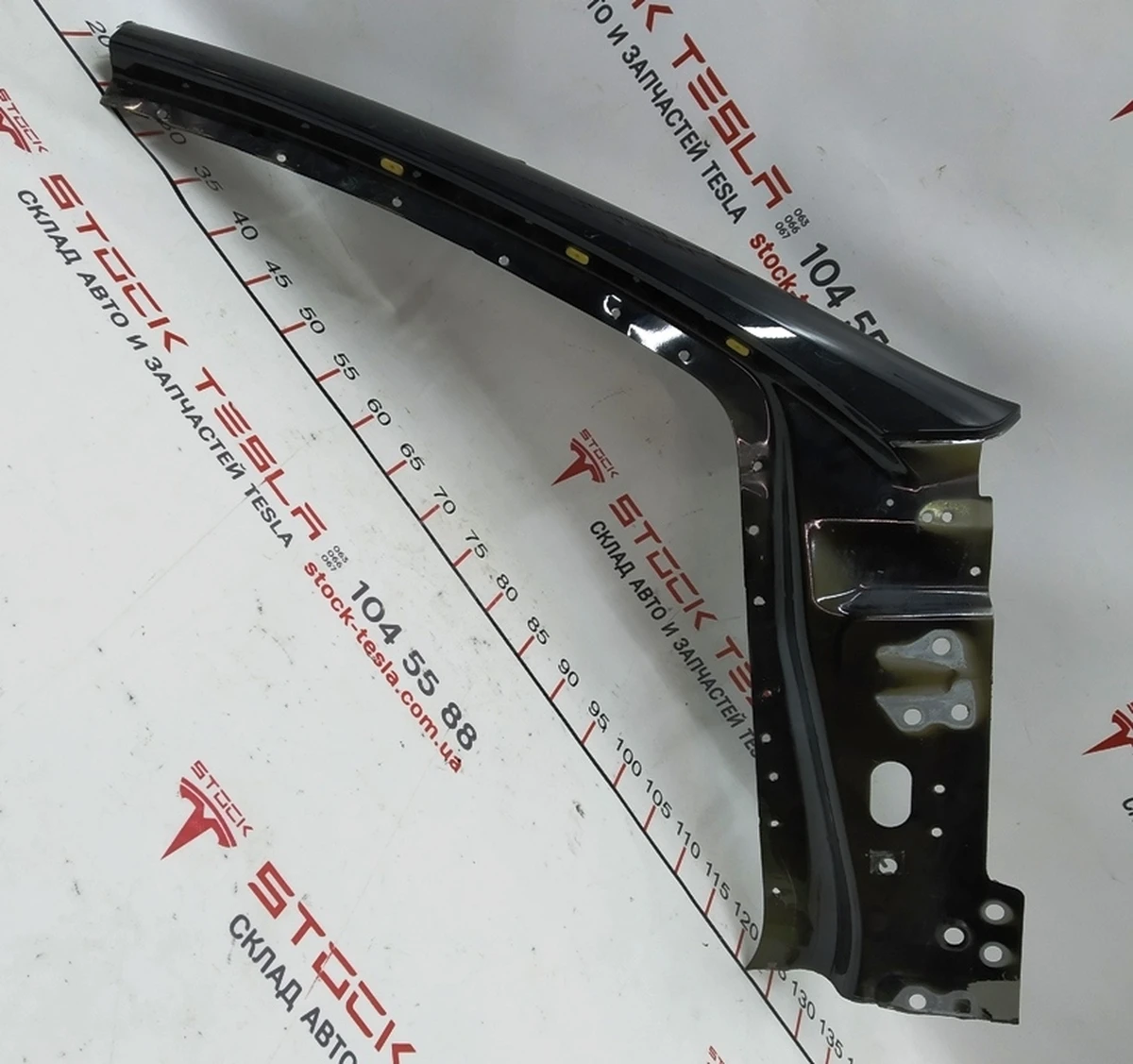 2 Чверть передня права стійка А (передня) зовнішня частина (фільонка) (дефект - обрізання) Tesla model 3 1073680-S0-A
