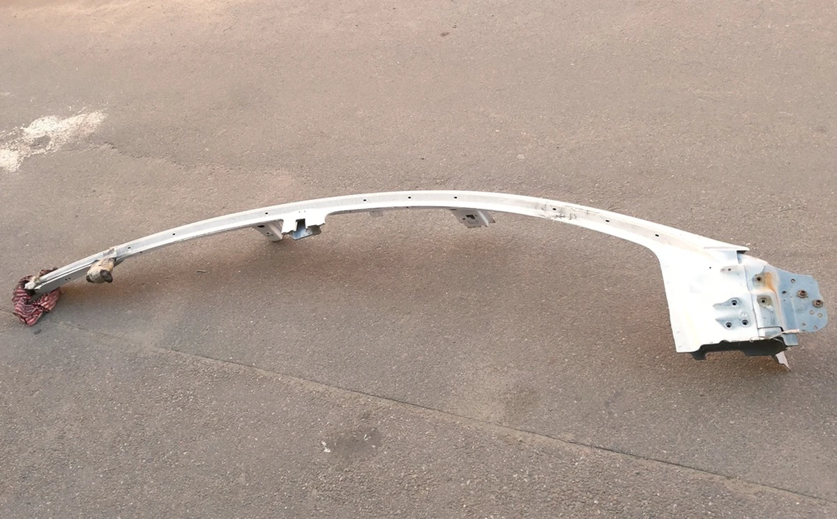 Кузов праворуч верхня частина (банан) PPSW Tesla Model 3 1073708-S0-A