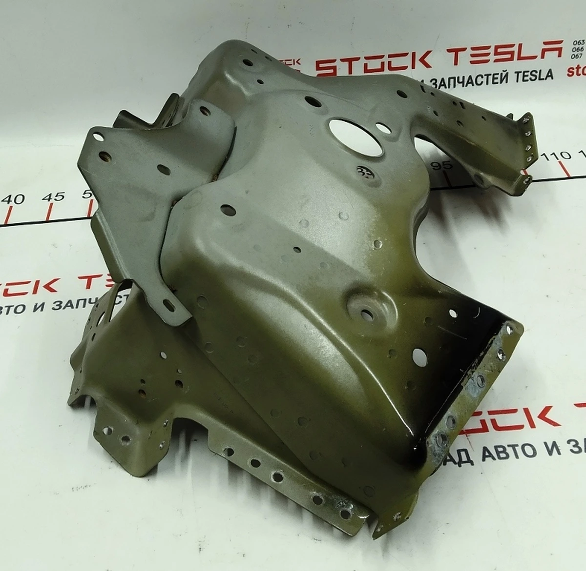 2 Чверть передня ліва склянка у зборі Tesla model 3 1073791-S0-B