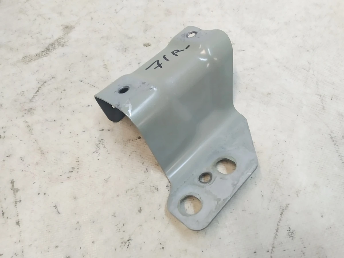 19 M3S FRT SUBFRAME MNT FRT INR RH Tesla model Y 1073812-S0-A