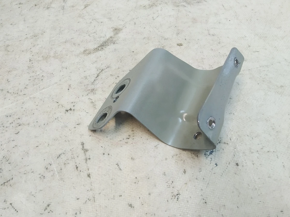 19 M3S FRT SUBFRAME MNT FRT INR RH Tesla model Y 1073812-S0-A