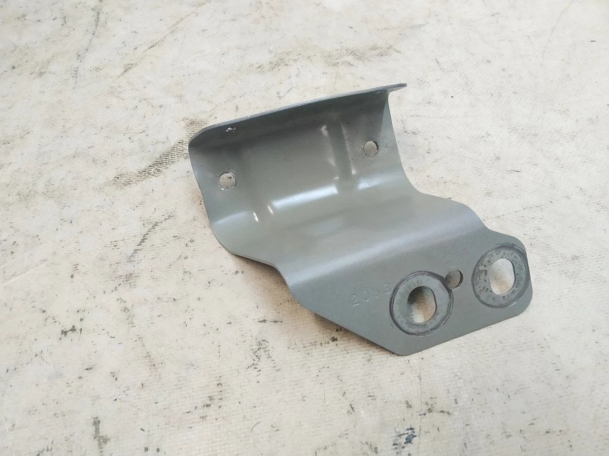 19 M3S FRT SUBFRAME MNT FRT INR RH Tesla model Y 1073812-S0-A