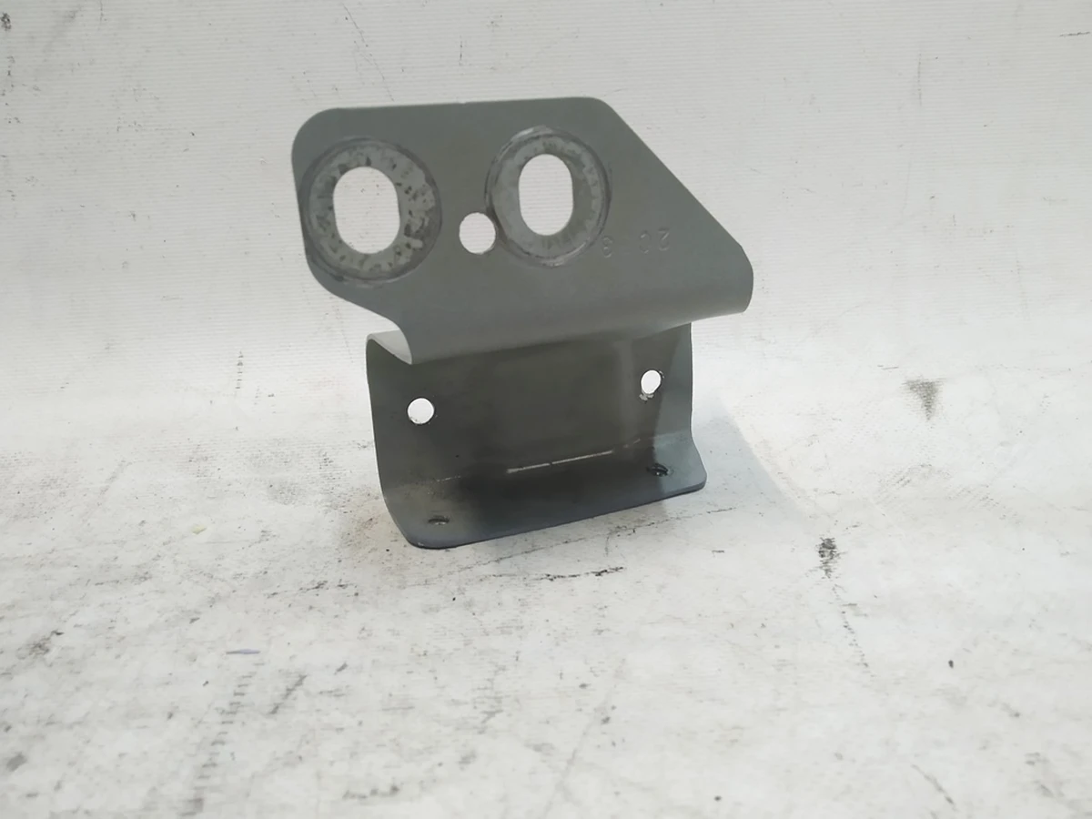 19 M3S FRT SUBFRAME MNT FRT INR RH Tesla model Y 1073812-S0-A