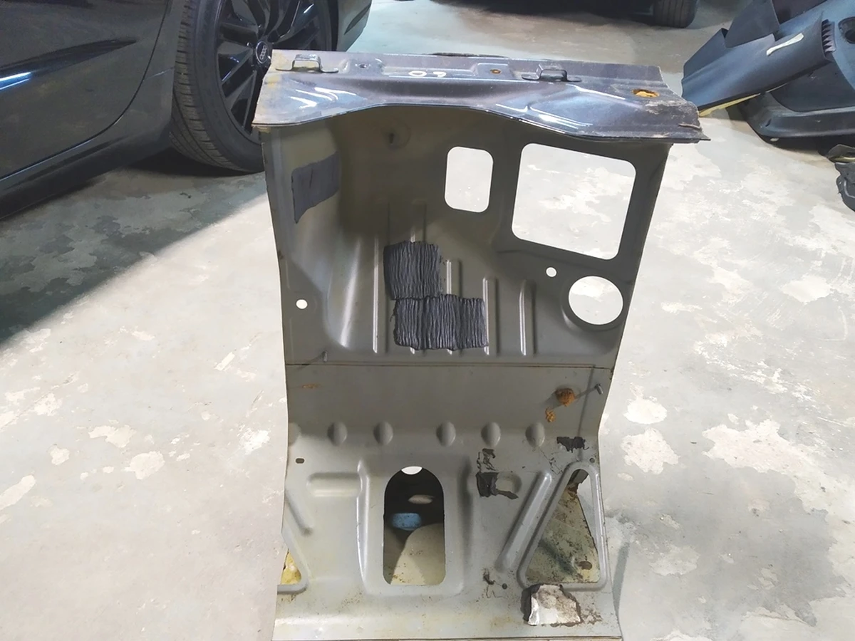 49 Кузовний фрагмент центральної частини моторного щита Tesla model 3 1073826-S0-A