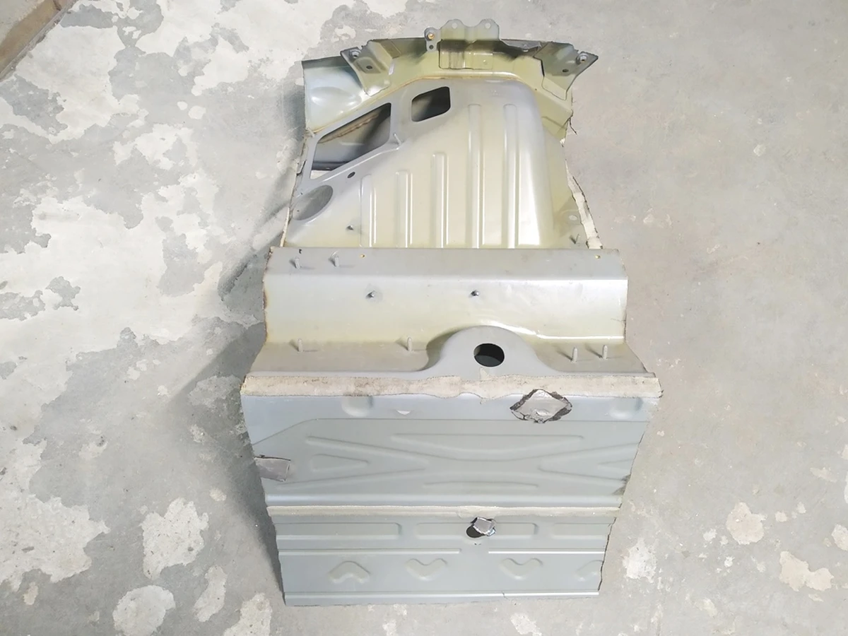 49 Кузовний фрагмент центральної частини моторного щита Tesla model 3 1073826-S0-A