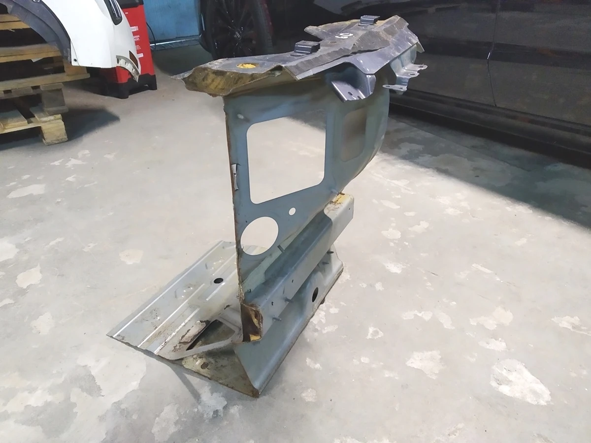 49 Кузовний фрагмент центральної частини моторного щита Tesla model 3 1073826-S0-A