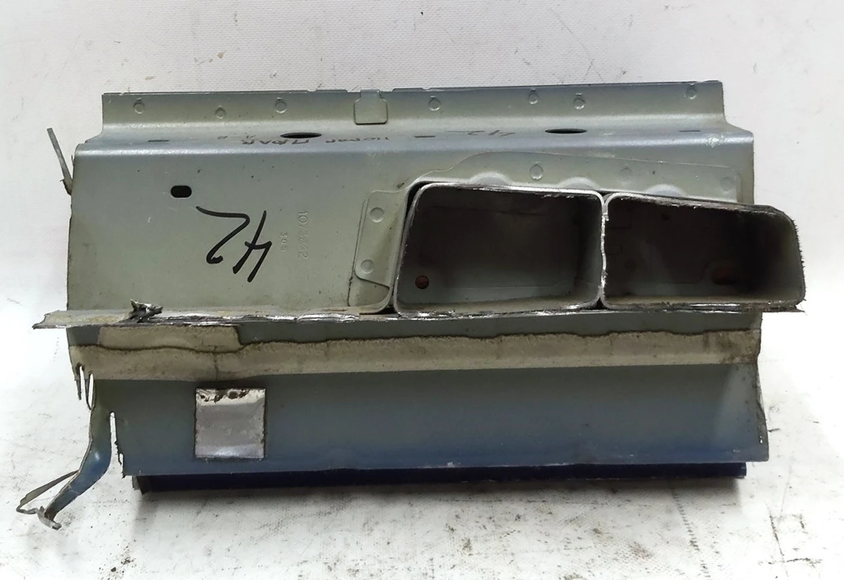 3 Кузовна панель (філя) порога стійок А/В права PPSB фрагмент Tesla model 3 1504888-S0-A