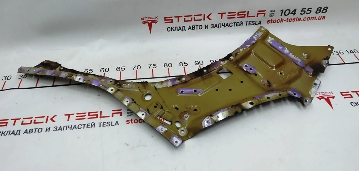 28 Чверть задня права кузовна панель колісної арки передня внутрішня (чобіток) Tesla model 3 1073852-S0-A