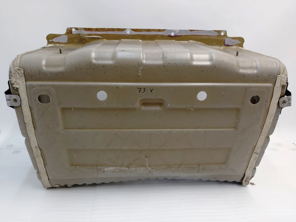 2 Задня кишеня кузова з пошкодженням Tesla Model 3, Model 3 Jan 2024 1095966-S0-A 1776527-S0-A