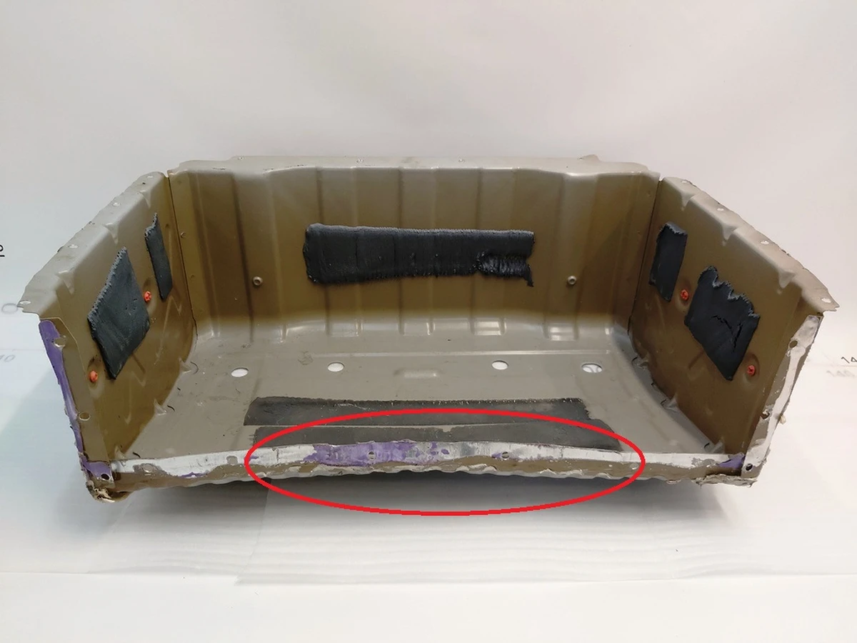 2 Задня кишеня кузова з пошкодженням Tesla Model 3, Model 3 Jan 2024 1095966-S0-A 1776527-S0-A