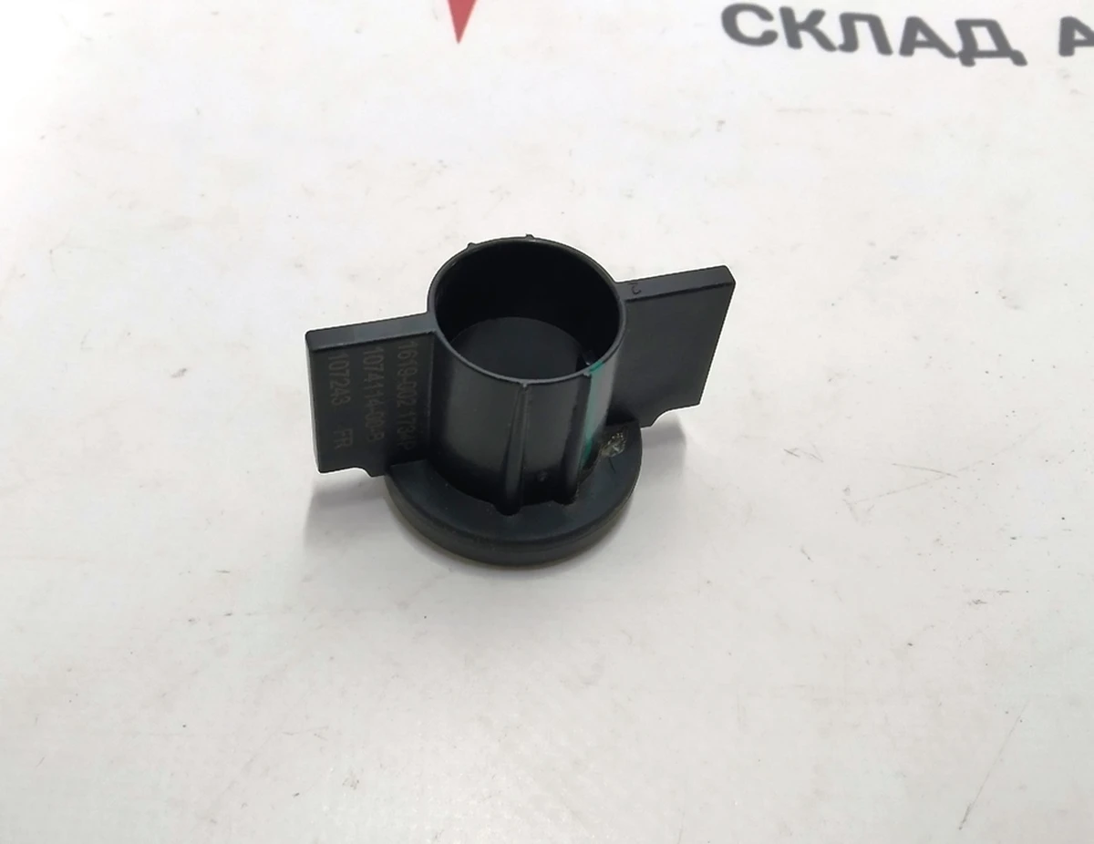 6 Кронштейн кріплення кнопки закриття дверей задньої лівої / правої Tesla model X 1074114-00-B