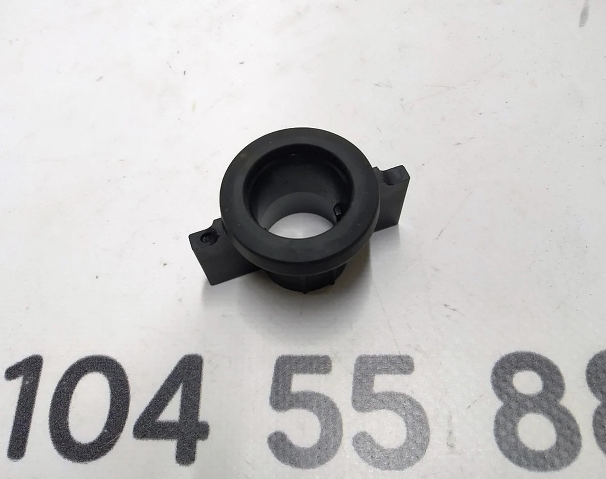 6 Кронштейн кріплення кнопки закриття дверей задньої лівої / правої Tesla model X 1074114-00-B