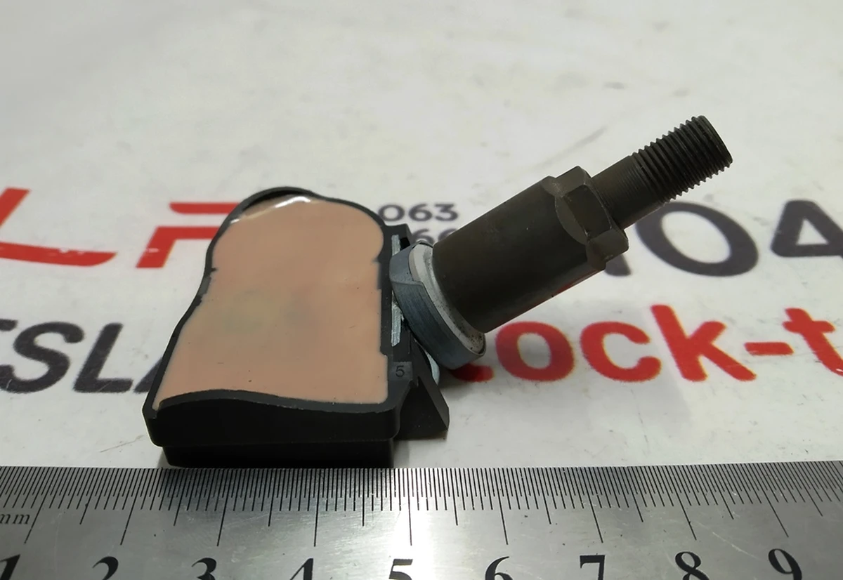 1 Датчик тиску в шинах TPMS 433 MHz BLACK VALVE STEM WIT Tesla model S REST, model X, model 3 1074812-00-B