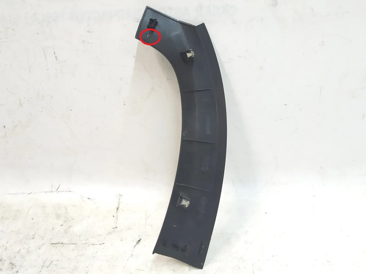 4 Накладка багажника внутрішня ліва пластик з пошкодженням Tesla model X 1074907-00-E