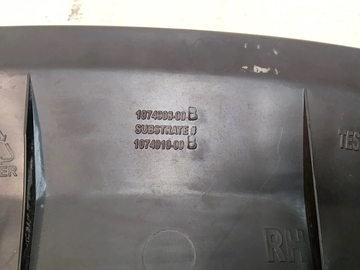 5 Assembly, MX RD trunk side garnish, RH (damaged) Tesla Model X 1074908-00-F