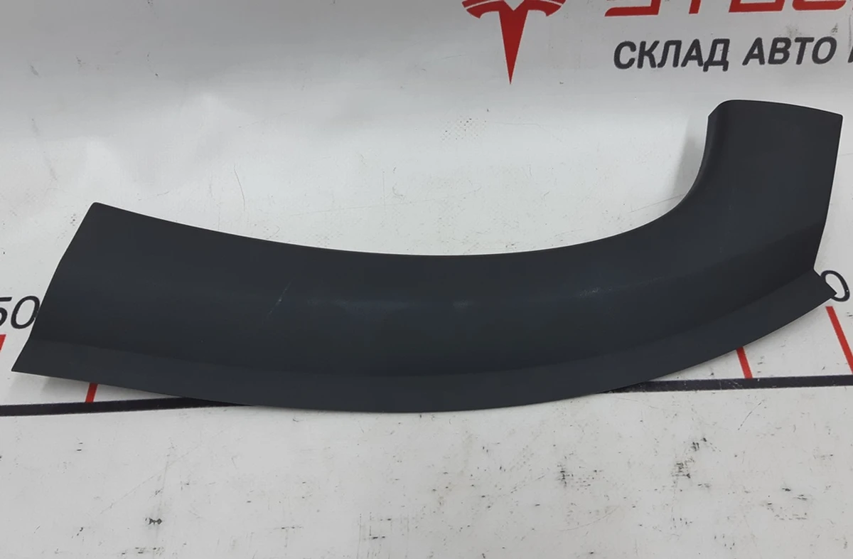 5 Накладка багажника внутрішня права пластик Tesla model X 1074908-00-E