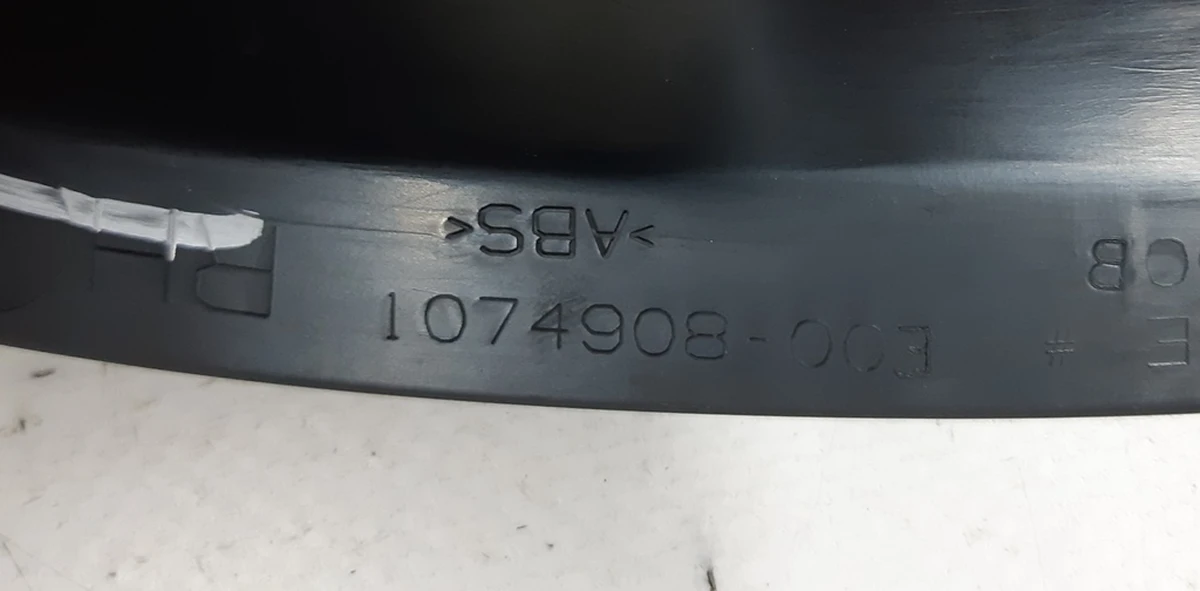 5 Накладка багажника внутрішня права пластик Tesla model X 1074908-00-E