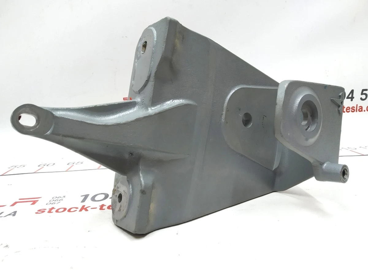 20 Кронштейн крепления двигателя переднего правый Tesla model X 1069434-S0-A