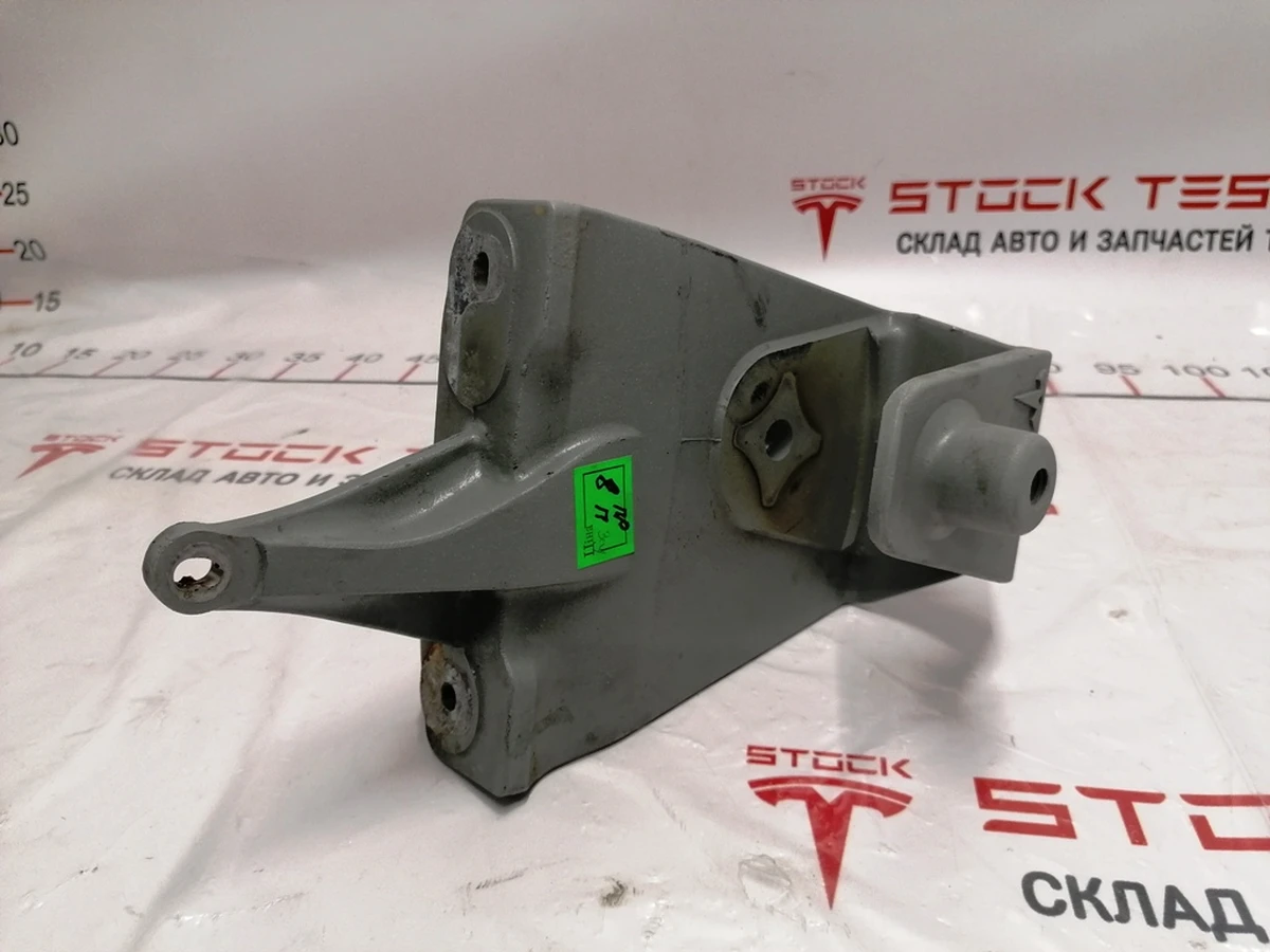20 Кронштейн кріплення переднього двигуна правий Tesla model X 1069434-S0-A