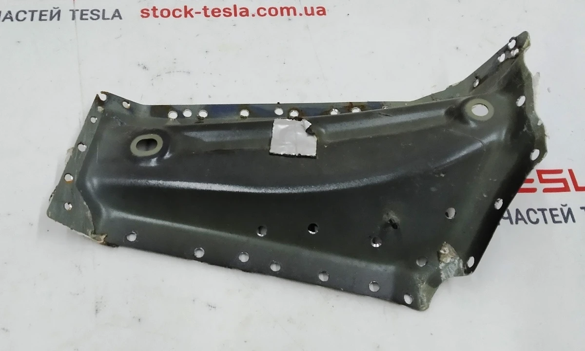 32 Quarter front right spar reinforcement lower Tesla model 3 1075946-S0-A