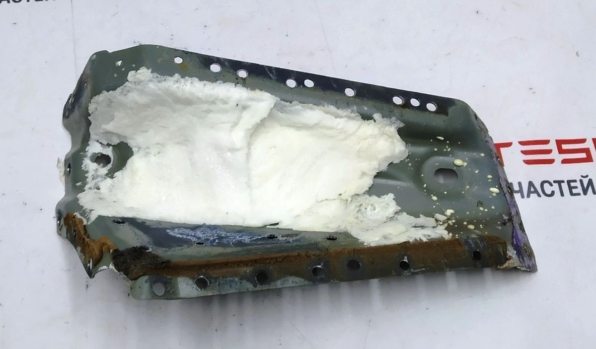 32 Quarter front right spar reinforcement lower Tesla model 3 1075946-S0-A