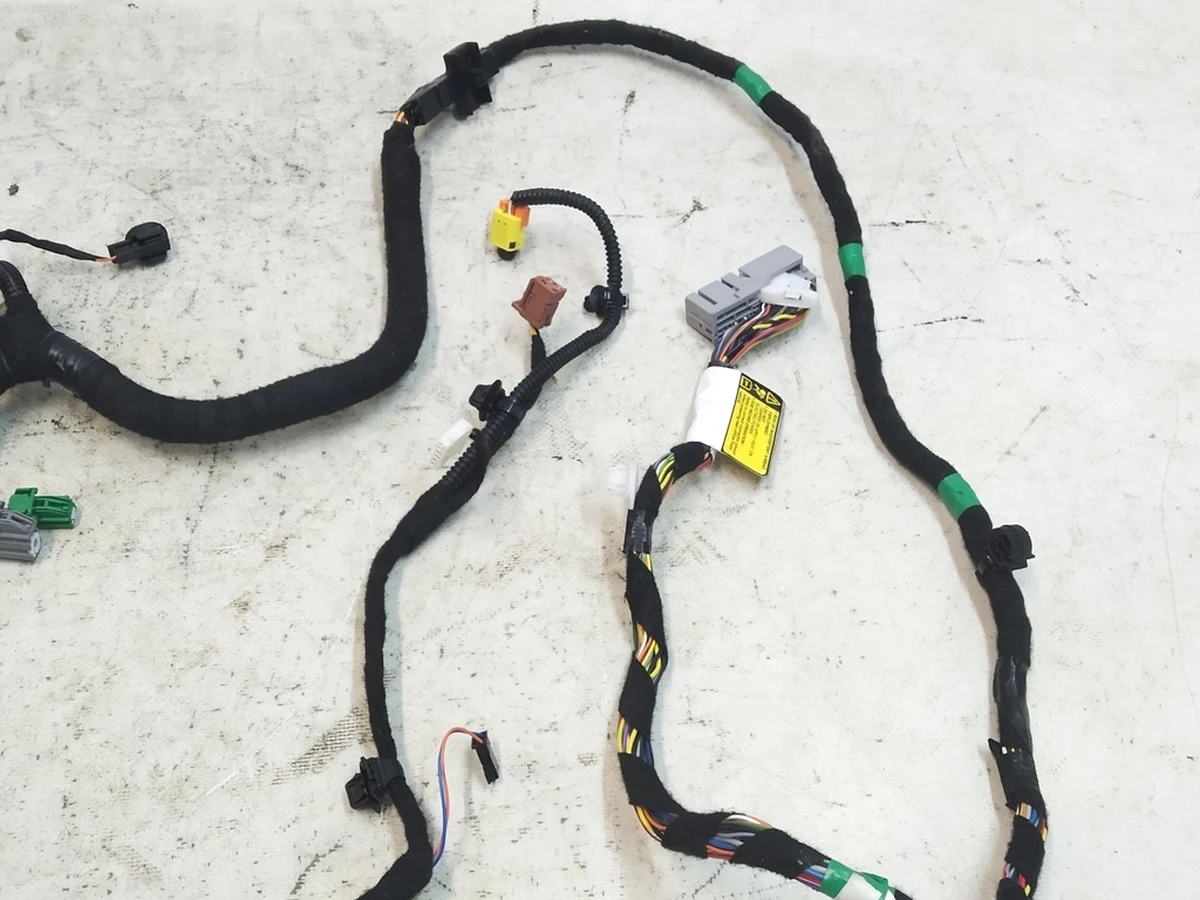 1 First row seat harness assembly - left hand - seat belt reminder PREMIUM Tesla Model 3, Model Y 1489060-02-F