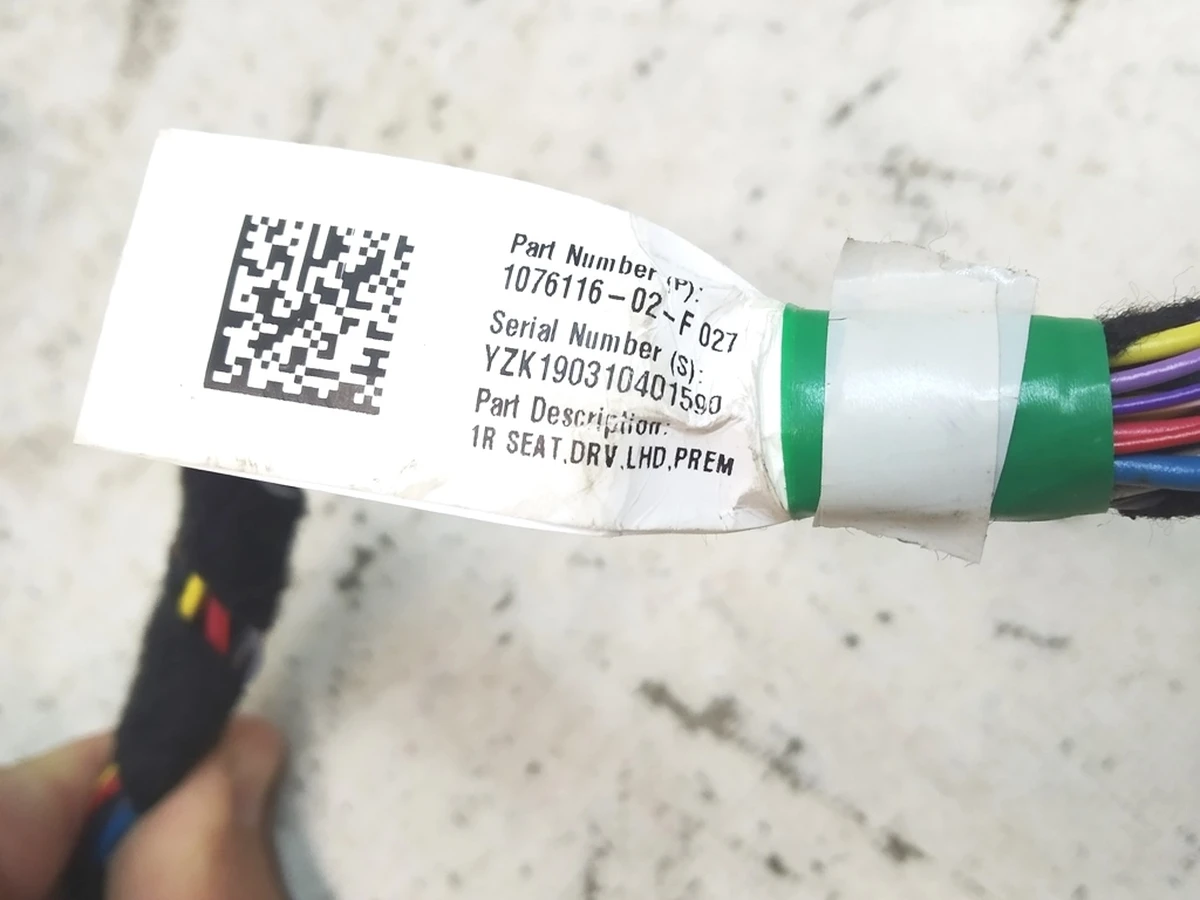 1 First row seat harness assembly - left hand - seat belt reminder PREMIUM Tesla Model 3, Model Y 1489060-02-F