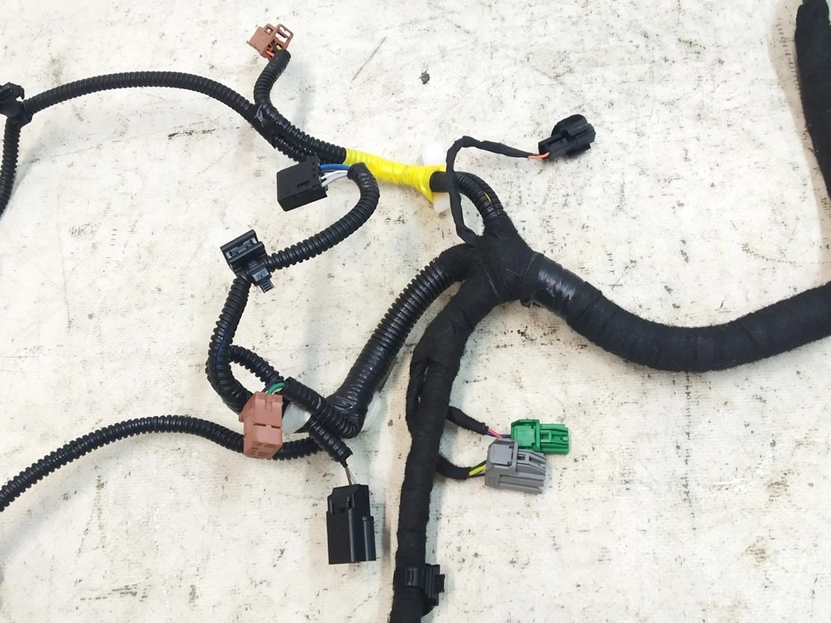 1 First row seat harness assembly - left hand - seat belt reminder PREMIUM Tesla Model 3, Model Y 1489060-02-F