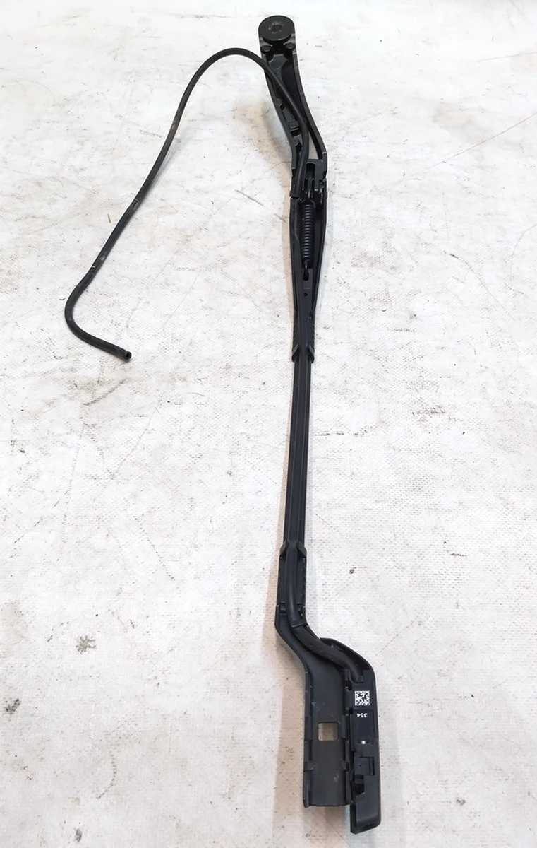 2 Рычаг стеклоочистителя левый с магистралью и форсункой в сборе с повреждением Tesla model 3 1076728-00-C