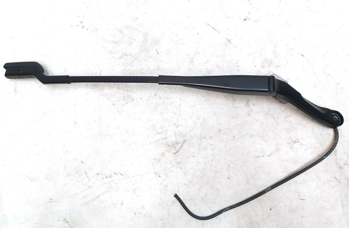 2 Рычаг стеклоочистителя левый с магистралью и форсункой в сборе с повреждением Tesla model 3 1076728-00-C