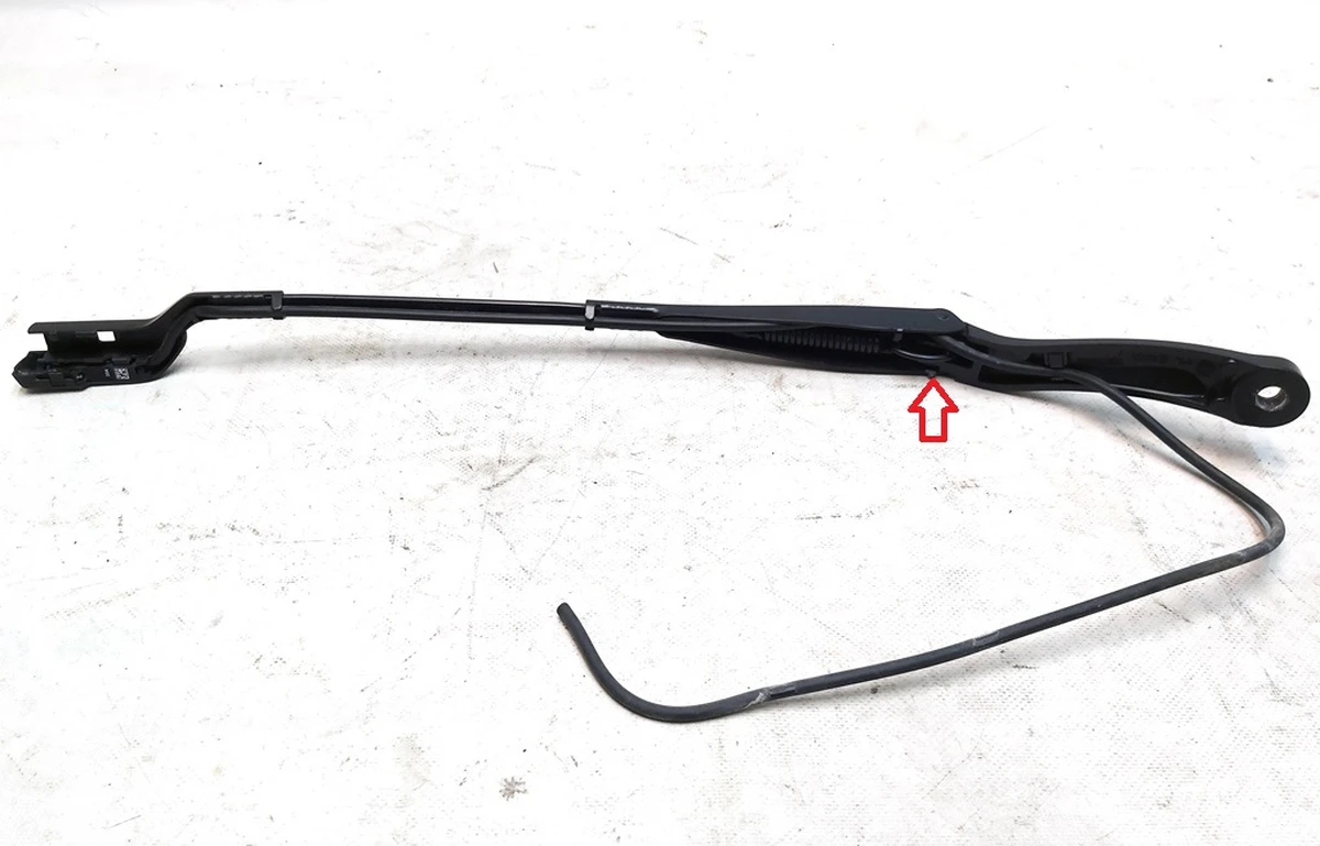 2 Рычаг стеклоочистителя левый с магистралью и форсункой в сборе с повреждением Tesla model 3 1076728-00-C