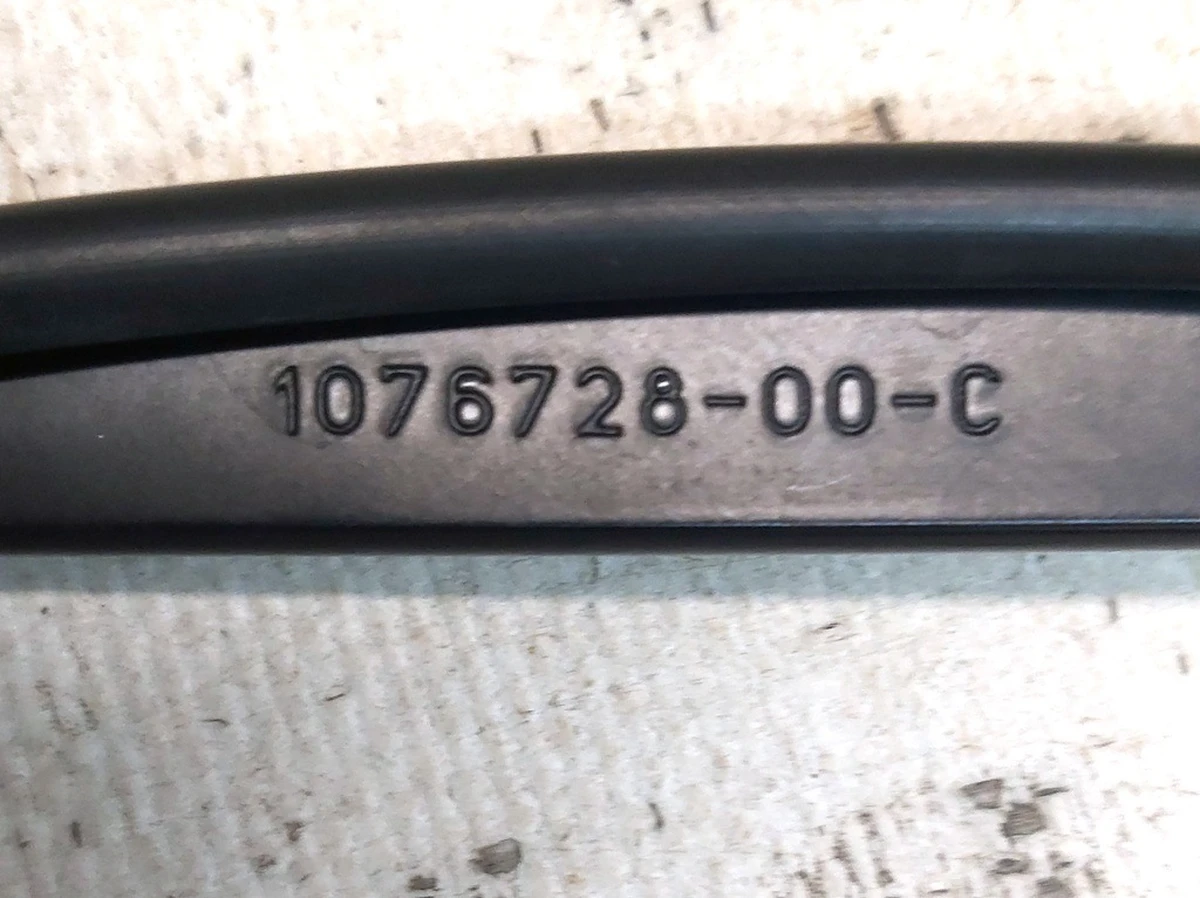 2 Важіль склоочисника лівий з магістраллю з пошкодженням Tesla model 3 1076728-00-C