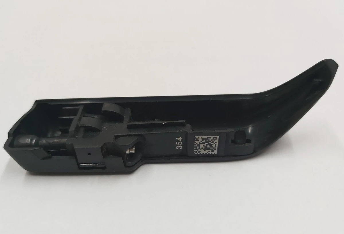 2 Форсунка важеля склоочисника ліва Tesla model 3 1076728-00-C