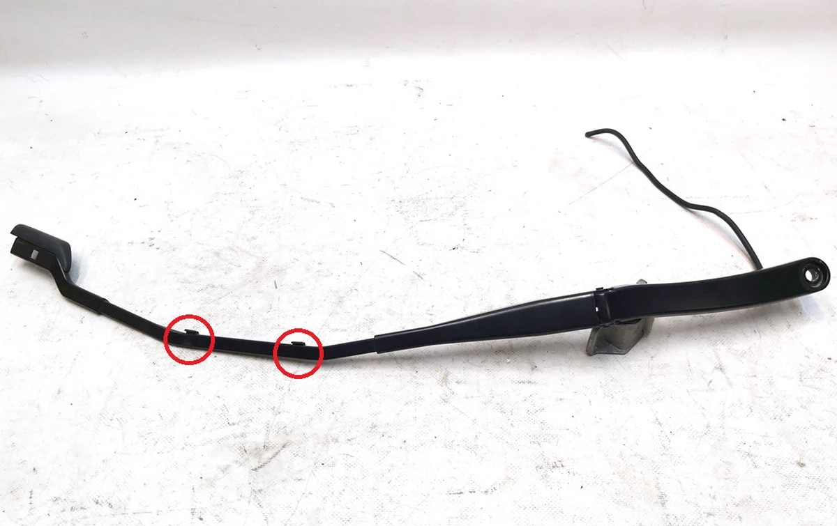 3 Wiper Arm Right with damage Tesla model 3 1076729-00-B