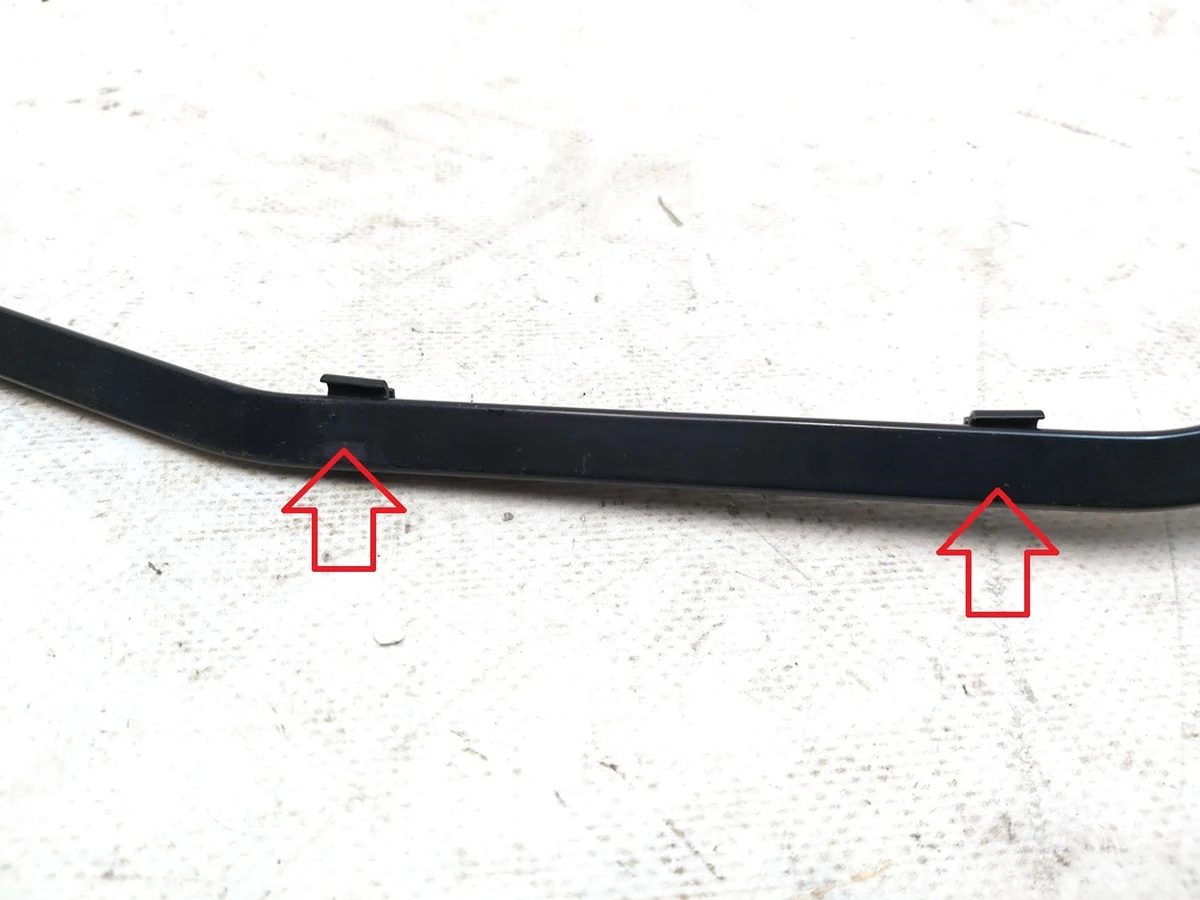 3 Wiper Arm Right with damage Tesla model 3 1076729-00-B
