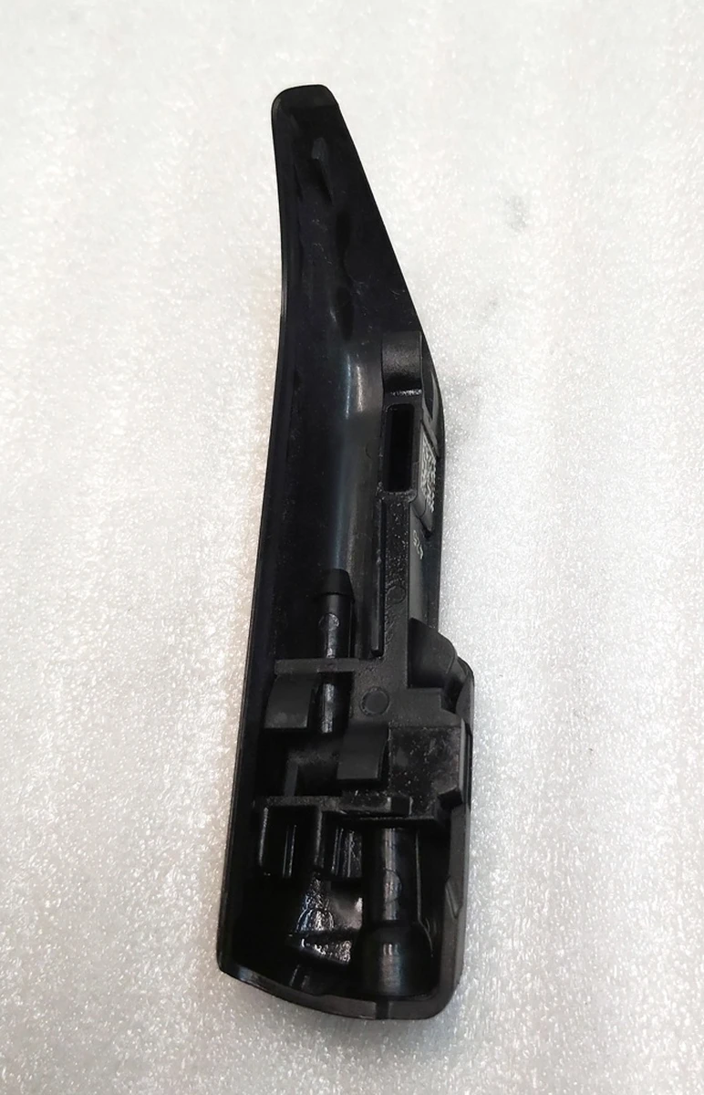 3 Форсунка ричага стеклоочистителя праваТесла модель 3 1076729-00-B